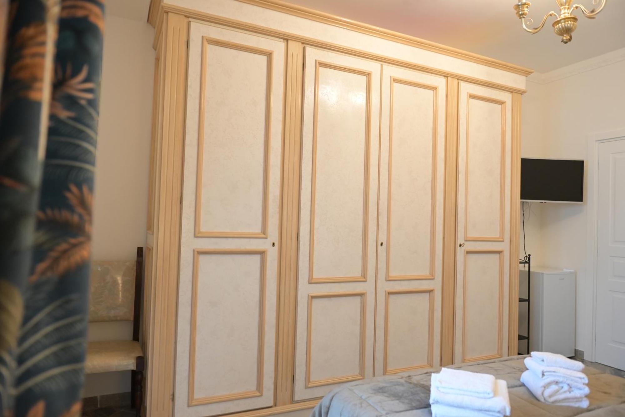 The Rooms Of Swami Барі Екстер'єр фото
